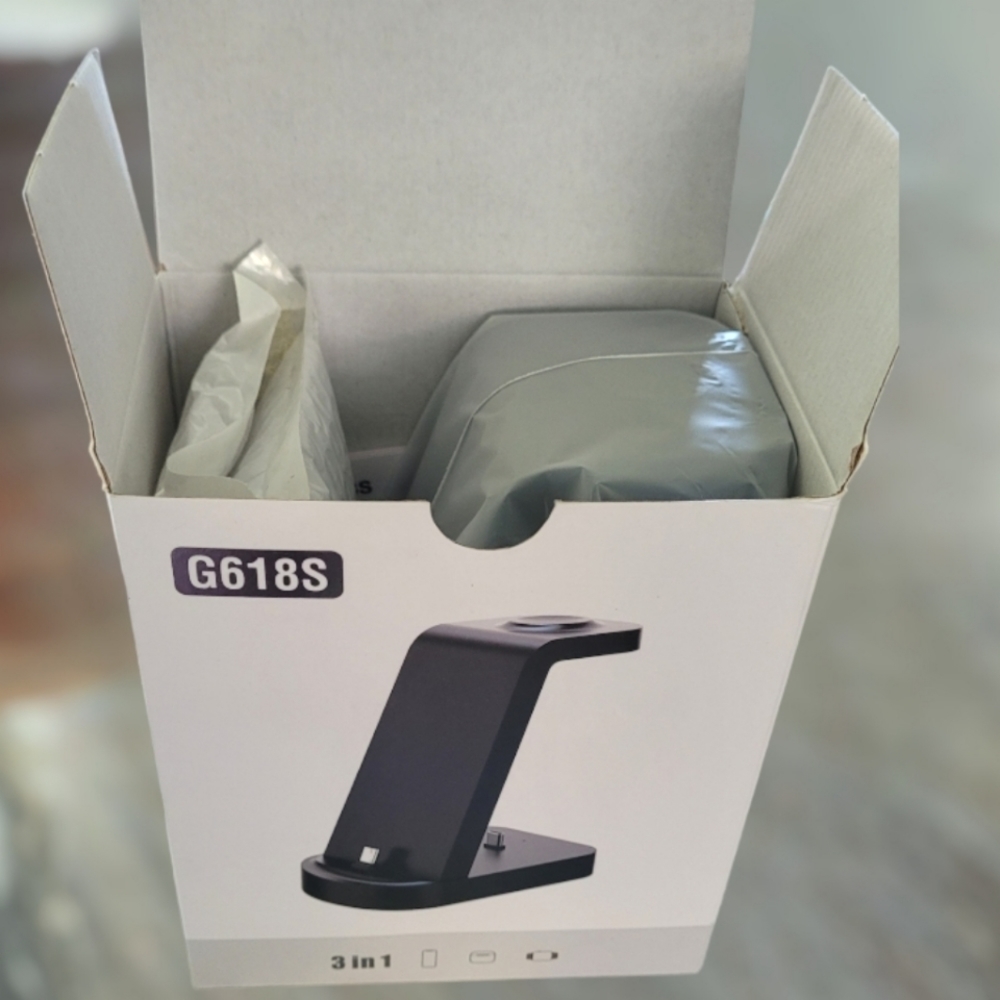 NEW in box 3 in 1 Android charging station for phone watch and ear buds